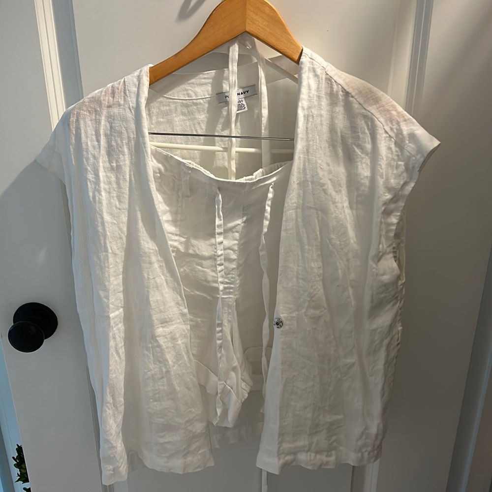 Pure Navy by Saks 5th worn twice. Size Medium w/belt white. Pockets in shorts.